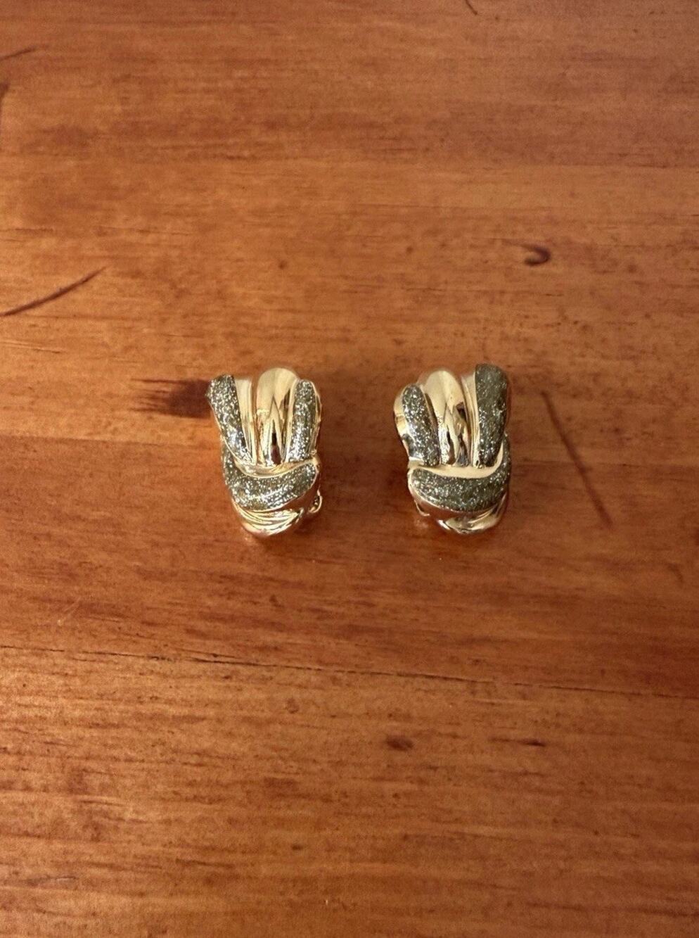 Avon Glitter Swirl Crashing Waves Pierced Earrings Green & Gold Tone 1987